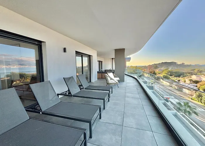 Vue Royal Palm A13 *