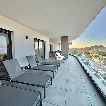 Vue Royal Palm A13 *