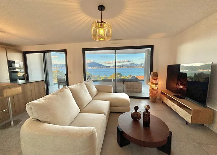 Apartment Vue Royal Palm A13 *