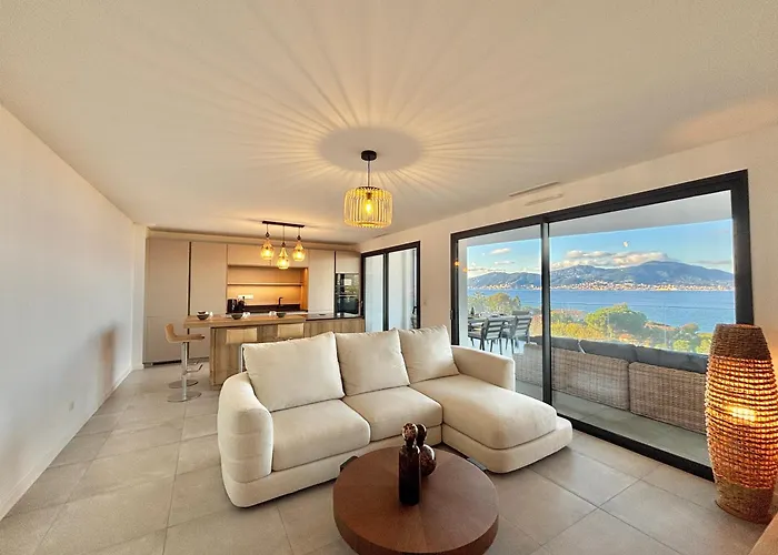 Vue Royal Palm A13 *