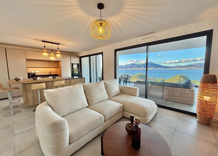 Apartment Vue Royal Palm A13